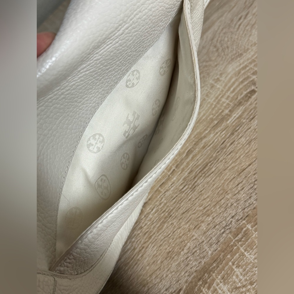 **Tory Burch Pebbled Leather Crossbody Bag in Light Beige - Picture 13 of 17